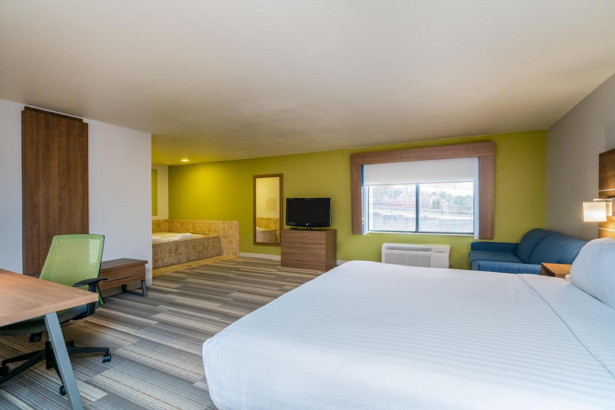 Holiday Inn Express & Suites Rocky Mount Smith Mountain Lake By Ihg Exterior foto